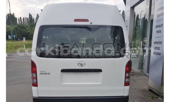 Acheter Import Voiture Toyota Hiace Blanc à Import - Dubai, Ouganda Acheter Import Voiture Toyota Hiace Blanc à Import - Dubai, Ouganda