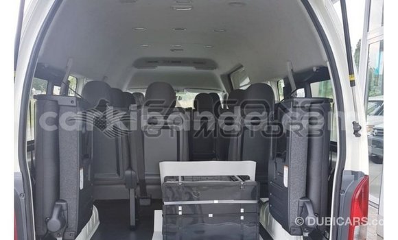 Acheter Import Voiture Toyota Hiace Blanc à Import - Dubai, Ouganda Acheter Import Voiture Toyota Hiace Blanc à Import - Dubai, Ouganda