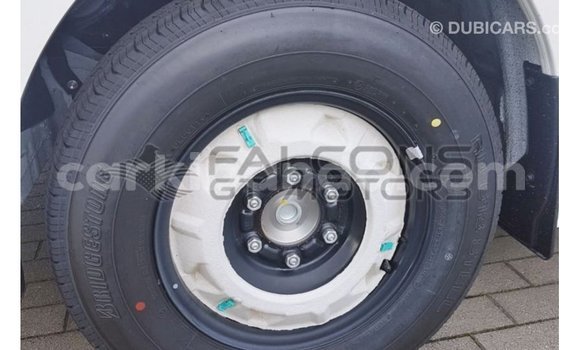 Acheter Import Voiture Toyota Hiace Blanc à Import - Dubai, Ouganda Acheter Import Voiture Toyota Hiace Blanc à Import - Dubai, Ouganda