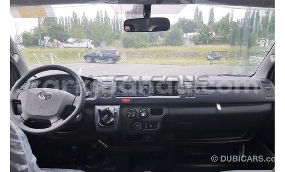 Acheter Import Voiture Toyota Hiace Blanc à Import - Dubai, Ouganda Acheter Import Voiture Toyota Hiace Blanc à Import - Dubai, Ouganda