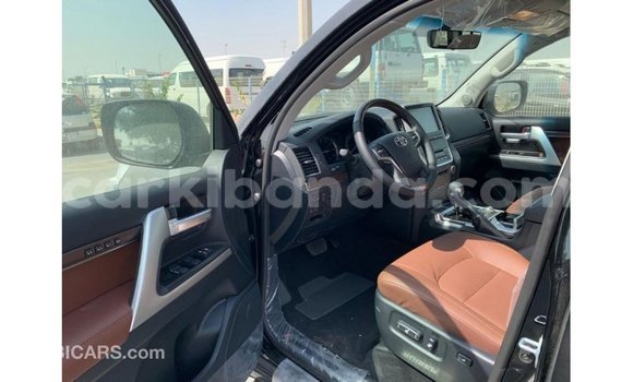 Acheter Import Voiture Toyota Land Cruiser Noir à Import - Dubai, Ouganda Acheter Import Voiture Toyota Land Cruiser Noir à Import - Dubai, Ouganda