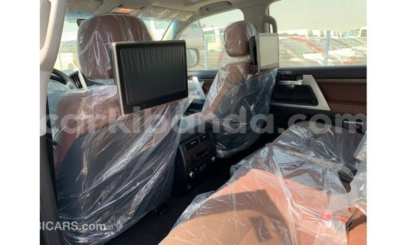 Acheter Import Voiture Toyota Land Cruiser Noir à Import - Dubai, Ouganda Acheter Import Voiture Toyota Land Cruiser Noir à Import - Dubai, Ouganda