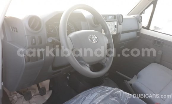 Buy Import Toyota Land Cruiser White Car in Import - Dubai in Uganda Buy Import Toyota Land Cruiser White Car in Import - Dubai in Uganda