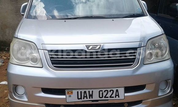 Gura Yakoze Toyota Noah Silver Imodoka i Kampala mu Uganda Gura Yakoze Toyota Noah Silver Imodoka i Kampala mu Uganda