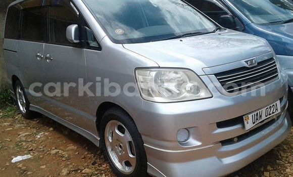 Gura Yakoze Toyota Noah Silver Imodoka i Kampala mu Uganda Gura Yakoze Toyota Noah Silver Imodoka i Kampala mu Uganda