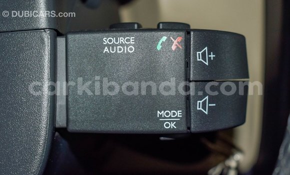 Acheter Import Voiture Renault Duster Blanc à Import - Dubai, Ouganda Acheter Import Voiture Renault Duster Blanc à Import - Dubai, Ouganda