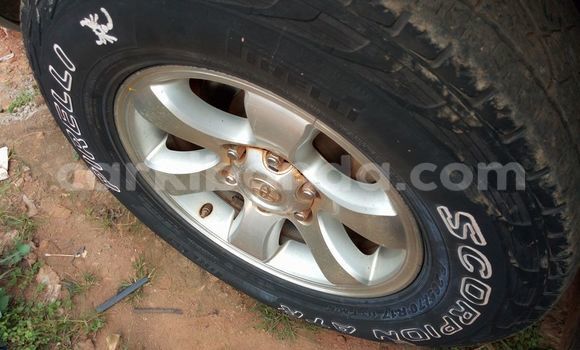 Nunua Ilio tumika Toyota Land Cruiser Prado Fedha Gari ndani ya Kampala nchini Uganda Nunua Ilio tumika Toyota Land Cruiser Prado Fedha Gari ndani ya Kampala nchini Uganda