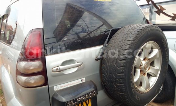 Nunua Ilio tumika Toyota Land Cruiser Prado Fedha Gari ndani ya Kampala nchini Uganda Nunua Ilio tumika Toyota Land Cruiser Prado Fedha Gari ndani ya Kampala nchini Uganda