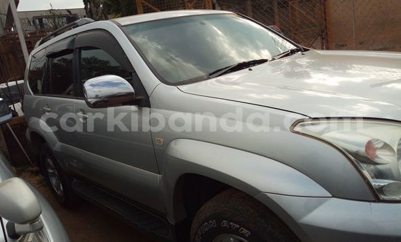 Nunua Ilio tumika Toyota Land Cruiser Prado Fedha Gari ndani ya Kampala nchini Uganda Nunua Ilio tumika Toyota Land Cruiser Prado Fedha Gari ndani ya Kampala nchini Uganda