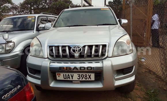 Nunua Ilio tumika Toyota Land Cruiser Prado Fedha Gari ndani ya Kampala nchini Uganda Nunua Ilio tumika Toyota Land Cruiser Prado Fedha Gari ndani ya Kampala nchini Uganda