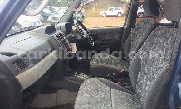 Nunua Ilio tumika Mitsubishi Pajero Bluu Gari ndani ya Kampala nchini Uganda Nunua Ilio tumika Mitsubishi Pajero Bluu Gari ndani ya Kampala nchini Uganda