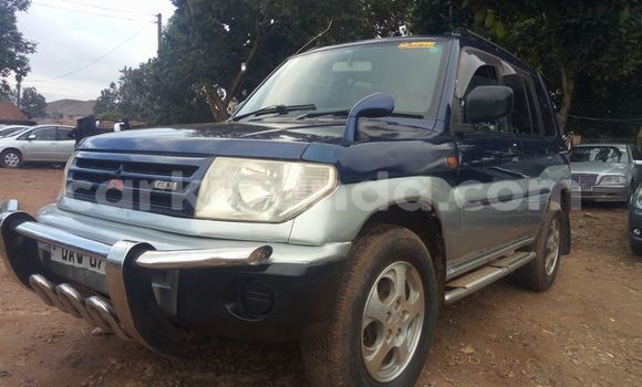 Nunua Ilio tumika Mitsubishi Pajero Bluu Gari ndani ya Kampala nchini Uganda Nunua Ilio tumika Mitsubishi Pajero Bluu Gari ndani ya Kampala nchini Uganda