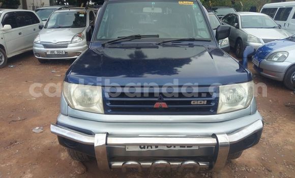 Nunua Ilio tumika Mitsubishi Pajero Bluu Gari ndani ya Kampala nchini Uganda Nunua Ilio tumika Mitsubishi Pajero Bluu Gari ndani ya Kampala nchini Uganda