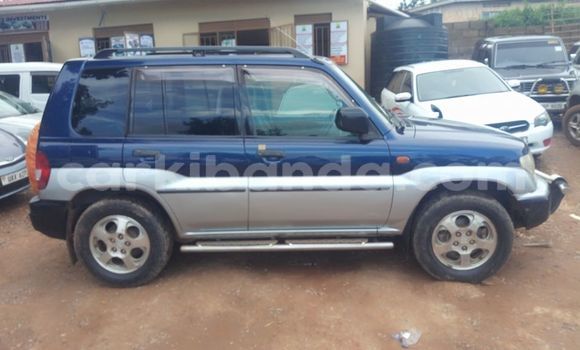 Nunua Ilio tumika Mitsubishi Pajero Bluu Gari ndani ya Kampala nchini Uganda Nunua Ilio tumika Mitsubishi Pajero Bluu Gari ndani ya Kampala nchini Uganda