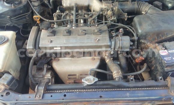 Acheter Occasion Voiture Toyota Corolla Bleu à Kampala, Ouganda Acheter Occasion Voiture Toyota Corolla Bleu à Kampala, Ouganda