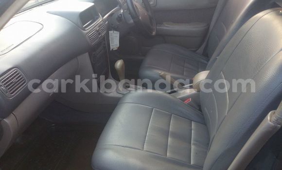 Acheter Occasion Voiture Toyota Corolla Bleu à Kampala, Ouganda Acheter Occasion Voiture Toyota Corolla Bleu à Kampala, Ouganda