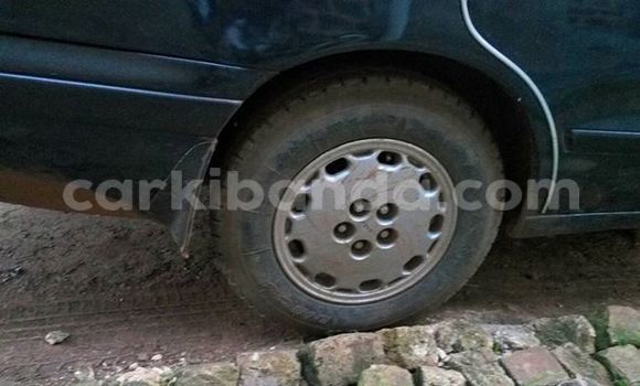 Gura Yakoze Toyota Corona Blue Imodoka i Kampala mu Uganda Gura Yakoze Toyota Corona Blue Imodoka i Kampala mu Uganda