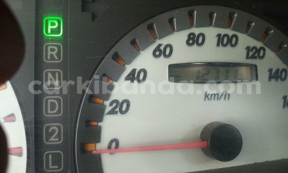 Nunua Ilio tumika Toyota Noah Nyeupe Gari ndani ya Kampala nchini Uganda Nunua Ilio tumika Toyota Noah Nyeupe Gari ndani ya Kampala nchini Uganda