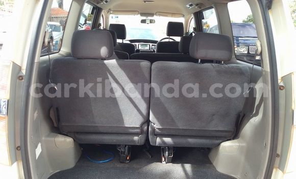 Nunua Ilio tumika Toyota Noah Nyeupe Gari ndani ya Kampala nchini Uganda Nunua Ilio tumika Toyota Noah Nyeupe Gari ndani ya Kampala nchini Uganda