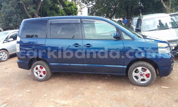 Nunua Ilio tumika Toyota Voxy Bluu Gari ndani ya Kampala nchini Uganda Nunua Ilio tumika Toyota Voxy Bluu Gari ndani ya Kampala nchini Uganda