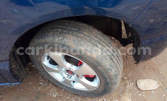 Nunua Ilio tumika Toyota Voxy Bluu Gari ndani ya Kampala nchini Uganda Nunua Ilio tumika Toyota Voxy Bluu Gari ndani ya Kampala nchini Uganda