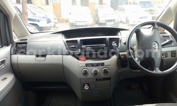 Nunua Ilio tumika Toyota Voxy Bluu Gari ndani ya Kampala nchini Uganda Nunua Ilio tumika Toyota Voxy Bluu Gari ndani ya Kampala nchini Uganda