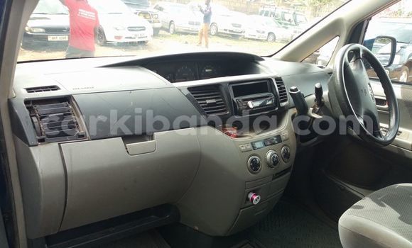 Nunua Ilio tumika Toyota Voxy Bluu Gari ndani ya Kampala nchini Uganda Nunua Ilio tumika Toyota Voxy Bluu Gari ndani ya Kampala nchini Uganda