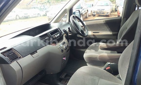 Nunua Ilio tumika Toyota Voxy Bluu Gari ndani ya Kampala nchini Uganda Nunua Ilio tumika Toyota Voxy Bluu Gari ndani ya Kampala nchini Uganda