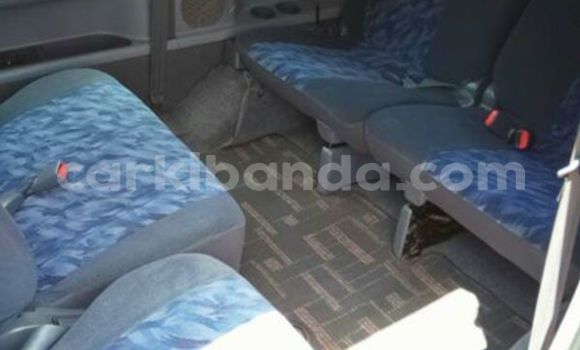 Gura Yakoze Toyota Noah Blue Imodoka i Kampala mu Uganda Gura Yakoze Toyota Noah Blue Imodoka i Kampala mu Uganda