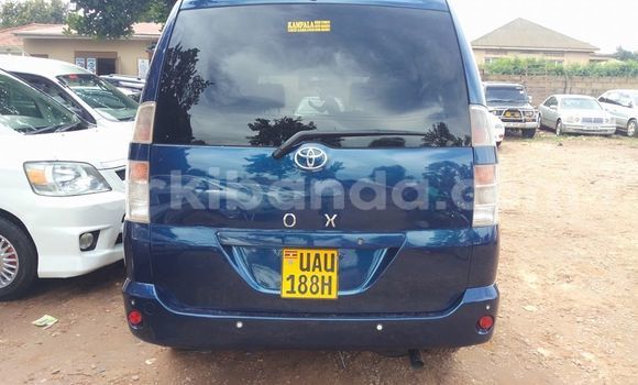 Nunua Ilio tumika Toyota Voxy Bluu Gari ndani ya Kampala nchini Uganda Nunua Ilio tumika Toyota Voxy Bluu Gari ndani ya Kampala nchini Uganda