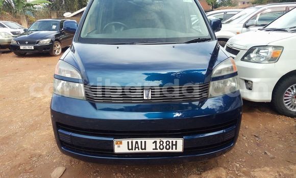 Nunua Ilio tumika Toyota Voxy Bluu Gari ndani ya Kampala nchini Uganda Nunua Ilio tumika Toyota Voxy Bluu Gari ndani ya Kampala nchini Uganda