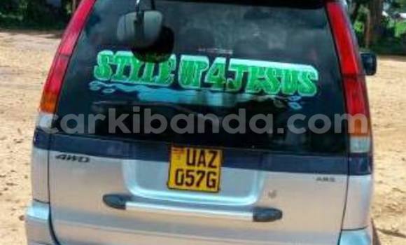 Gura Yakoze Toyota Noah Blue Imodoka i Kampala mu Uganda Gura Yakoze Toyota Noah Blue Imodoka i Kampala mu Uganda