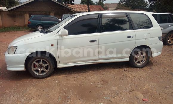 Nunua Ilio tumika Toyota Gaia Nyeupe Gari ndani ya Kampala nchini Uganda Nunua Ilio tumika Toyota Gaia Nyeupe Gari ndani ya Kampala nchini Uganda