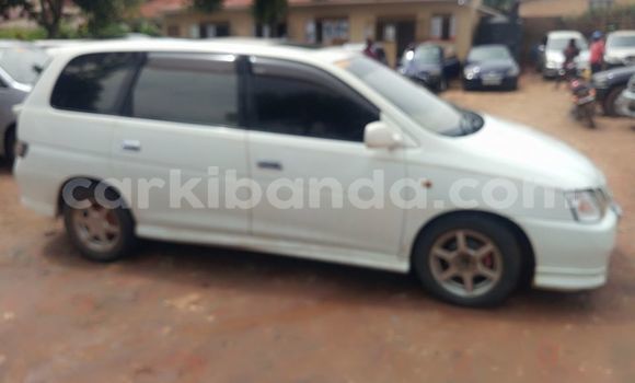 Nunua Ilio tumika Toyota Gaia Nyeupe Gari ndani ya Kampala nchini Uganda Nunua Ilio tumika Toyota Gaia Nyeupe Gari ndani ya Kampala nchini Uganda