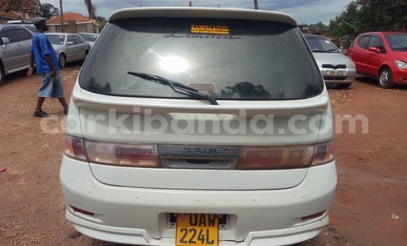 Nunua Ilio tumika Toyota Gaia Nyeupe Gari ndani ya Kampala nchini Uganda Nunua Ilio tumika Toyota Gaia Nyeupe Gari ndani ya Kampala nchini Uganda