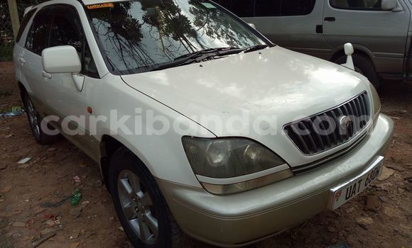 Acheter Occasion Voiture Toyota Harrier Blanc à Kampala, Ouganda Acheter Occasion Voiture Toyota Harrier Blanc à Kampala, Ouganda