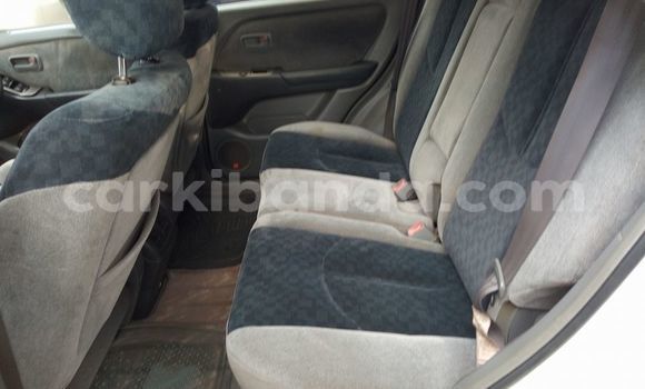 Acheter Occasion Voiture Toyota Harrier Blanc à Kampala, Ouganda Acheter Occasion Voiture Toyota Harrier Blanc à Kampala, Ouganda