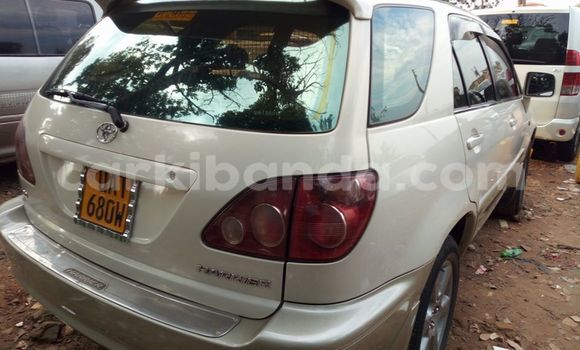 Acheter Occasion Voiture Toyota Harrier Blanc à Kampala, Ouganda Acheter Occasion Voiture Toyota Harrier Blanc à Kampala, Ouganda