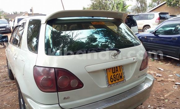 Acheter Occasion Voiture Toyota Harrier Blanc à Kampala, Ouganda Acheter Occasion Voiture Toyota Harrier Blanc à Kampala, Ouganda
