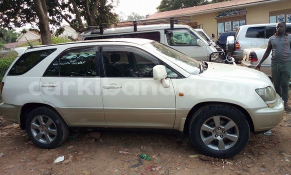 Acheter Occasion Voiture Toyota Harrier Blanc à Kampala, Ouganda Acheter Occasion Voiture Toyota Harrier Blanc à Kampala, Ouganda