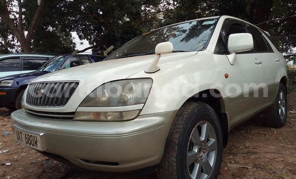 Acheter Occasion Voiture Toyota Harrier Blanc à Kampala, Ouganda Acheter Occasion Voiture Toyota Harrier Blanc à Kampala, Ouganda