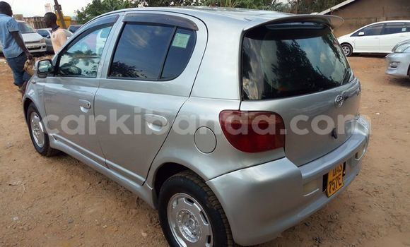 Acheter Occasion Voiture Toyota Vitz Gris à Kampala, Ouganda Acheter Occasion Voiture Toyota Vitz Gris à Kampala, Ouganda