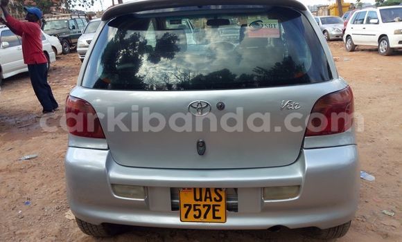 Acheter Occasion Voiture Toyota Vitz Gris à Kampala, Ouganda Acheter Occasion Voiture Toyota Vitz Gris à Kampala, Ouganda