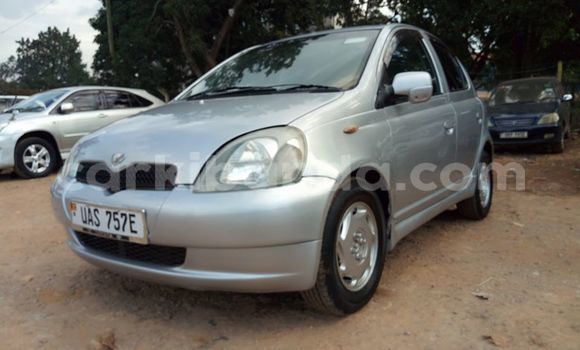 Acheter Occasion Voiture Toyota Vitz Gris à Kampala, Ouganda Acheter Occasion Voiture Toyota Vitz Gris à Kampala, Ouganda