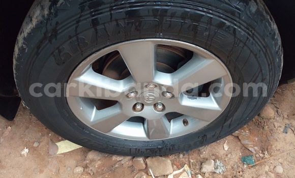 Acheter Occasion Voiture Toyota Vitz Gris à Kampala, Ouganda Acheter Occasion Voiture Toyota Vitz Gris à Kampala, Ouganda