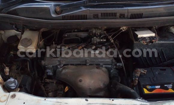 Nunua Ilio tumika Toyota Noah Nyeupe Gari ndani ya Kampala nchini Uganda Nunua Ilio tumika Toyota Noah Nyeupe Gari ndani ya Kampala nchini Uganda