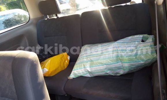 Nunua Ilio tumika Toyota Noah Nyeupe Gari ndani ya Kampala nchini Uganda Nunua Ilio tumika Toyota Noah Nyeupe Gari ndani ya Kampala nchini Uganda