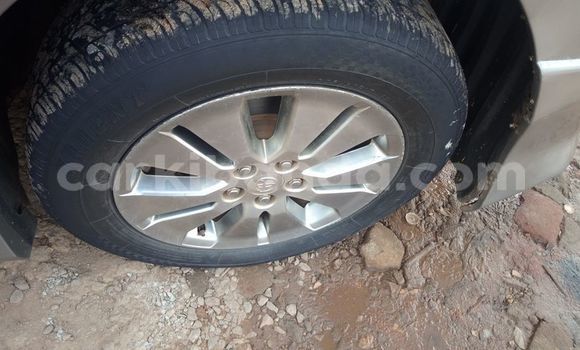 Nunua Ilio tumika Toyota Alphard Nyingine Gari ndani ya Kampala nchini Uganda Nunua Ilio tumika Toyota Alphard Nyingine Gari ndani ya Kampala nchini Uganda