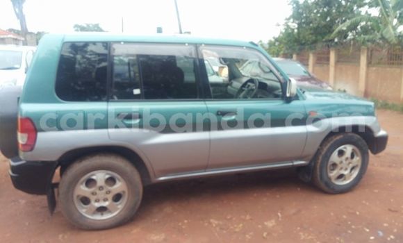 Nunua Ilio tumika Mitsubishi Pajero iO Kijani Gari ndani ya Kampala nchini Uganda Nunua Ilio tumika Mitsubishi Pajero iO Kijani Gari ndani ya Kampala nchini Uganda
