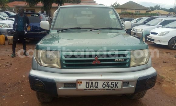 Nunua Ilio tumika Mitsubishi Pajero iO Kijani Gari ndani ya Kampala nchini Uganda Nunua Ilio tumika Mitsubishi Pajero iO Kijani Gari ndani ya Kampala nchini Uganda